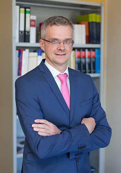 Dr. Dirk Paust